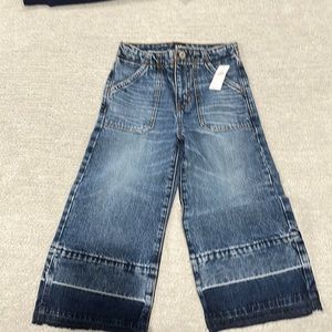 Gap High Rise, wide legged, crop jeans size 7